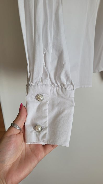 Elegancka biała koszula