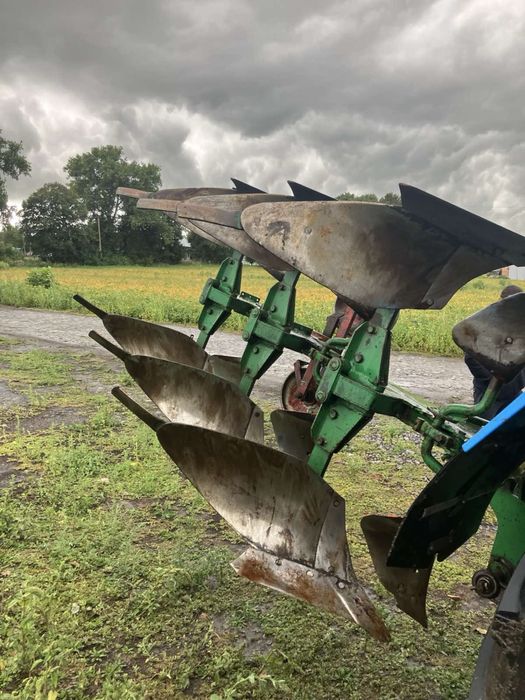 Продам плуг оборотний трьох корпусний