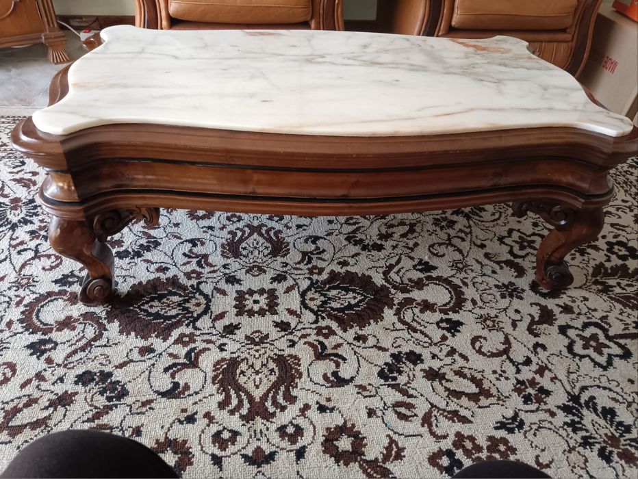 Mesa de Centro em Madeira e Tampo de Marmore” em V.N. Famalicao”