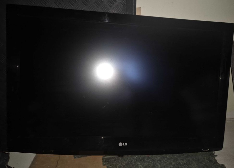 Telewizor LG z pilotem i monitory 50 zl