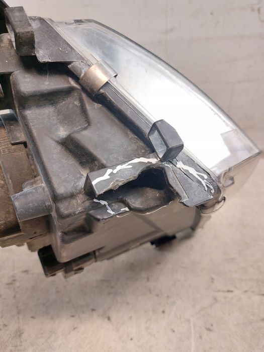 Lampa Prawa Przednia Reflektor Prawy Przedni Xenon  Vw Passat B5
