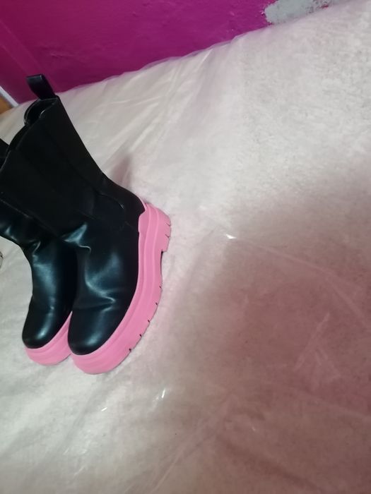 Botas beje e rosa número 38
