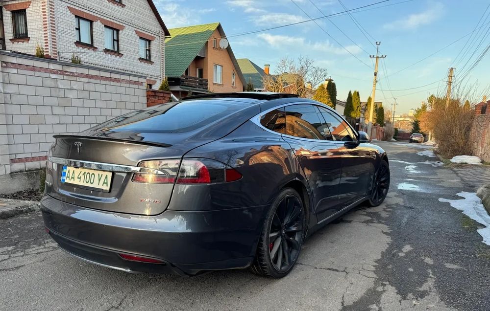 Продам Tesla model s 2015