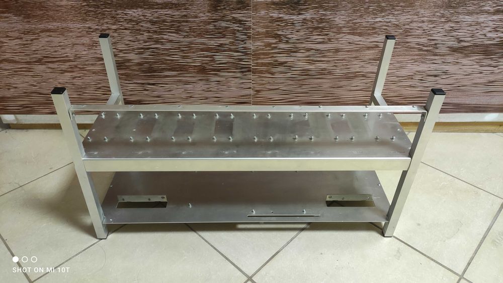 Aluminiowy stelaż do koparki kryptowalut na 8 kart
