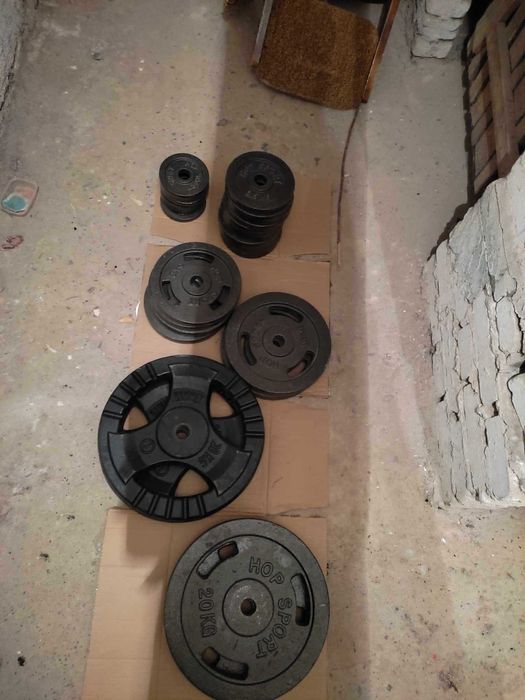 siłownia drążek obciążenie ciężary sztanga hantle gryf klatka trening