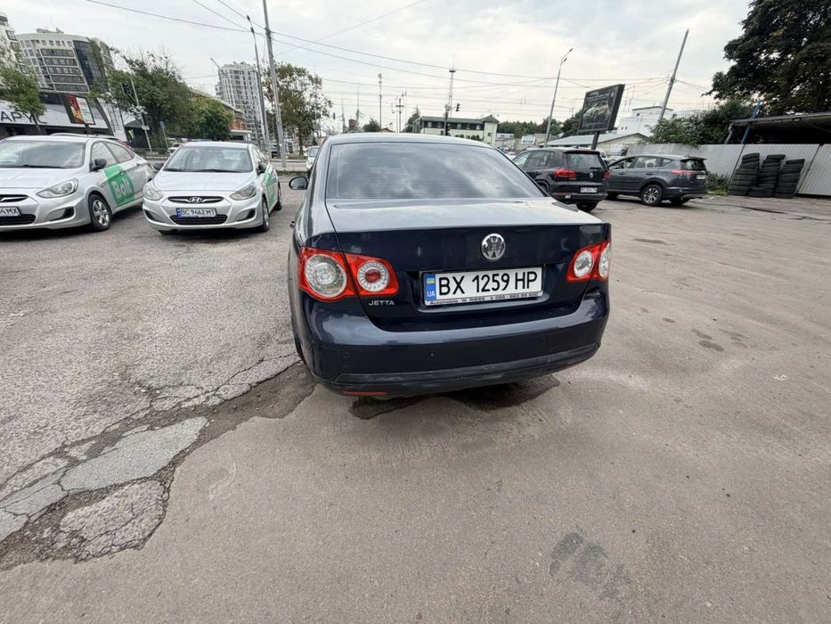 Vw Jetta 1.6 бензин 2006р