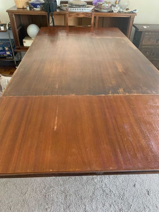 Conjunto de Sala de Jantar Rústica: Mesa Extensível + 6 Cadeiras em Madeira e Couro Lavrado