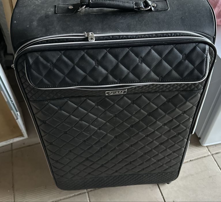 Walizka Guess ekoskóra