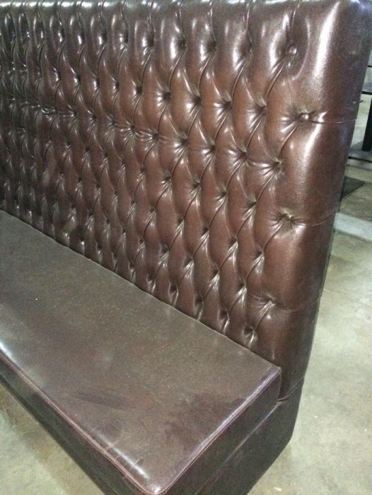 Sofá capitoné em napa