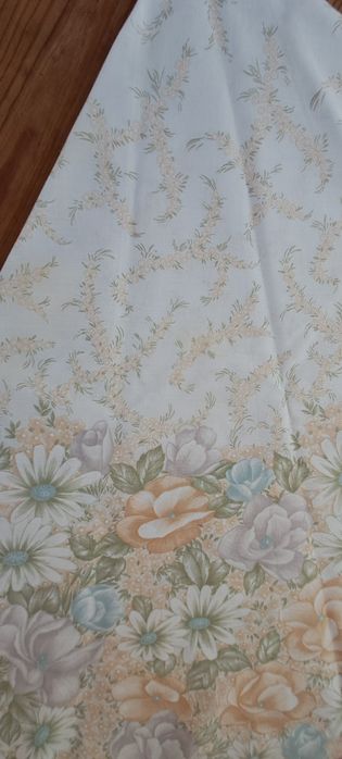 Toalha de mesa com 6 guardapos e 2 pegas, diametro 140cm