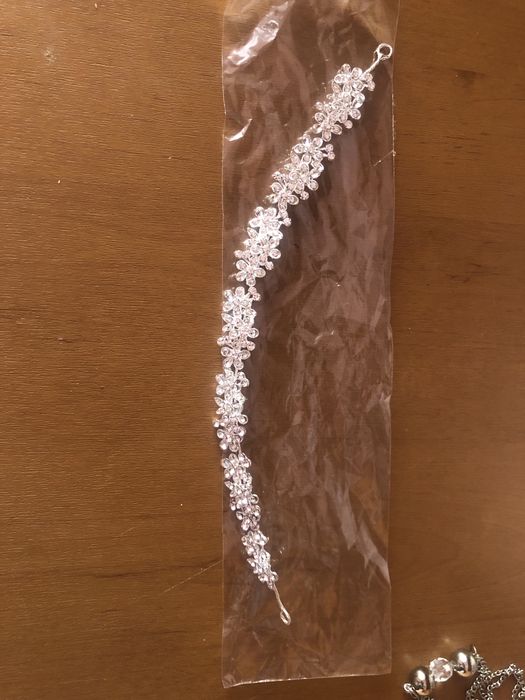 Діадема брошка, ланцюжок