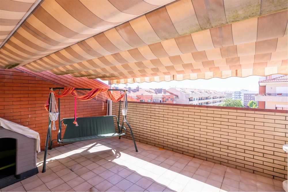 Apartamento T3 Duplex em Custóias Matosinhos , com Terraço Privativo e Garagem Fechada