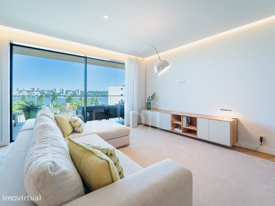 Apartamento T4 com terraço em Vila Nova de Gaia