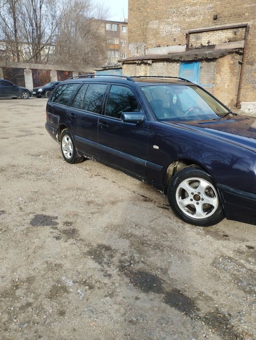 Продам Мерс 210.универсал