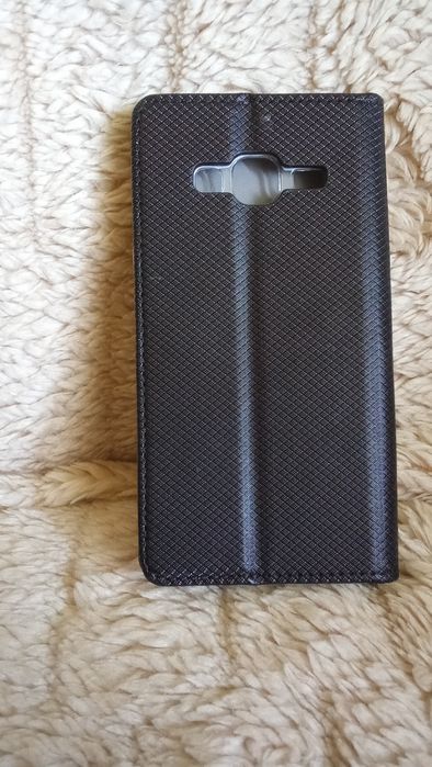 Etui na telefon Samsung Galaxy j3 2016