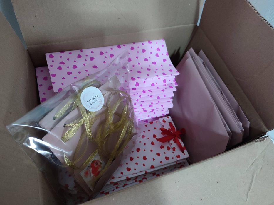 Подарункові пакети