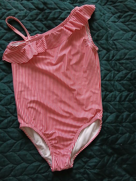 Śliczny strój kąpielowy dziewczęcy