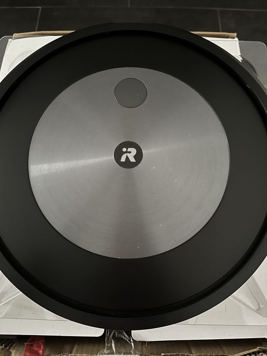 Robot j7+ com garantia ate 2027.