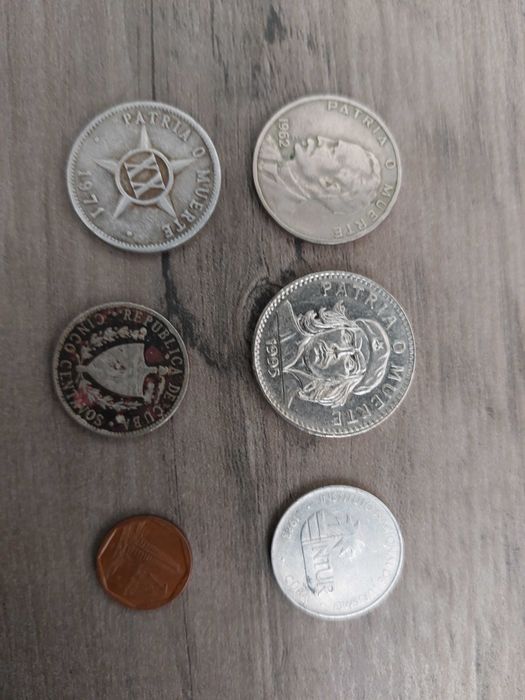 Lotes de Moeda Estrangeiras  - Islandia - Perú -Cuba - Rep. Dominicana