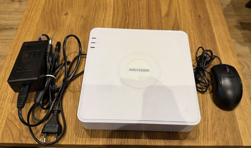 Rejestrator do kamer HIKVISION model DS-7108HQHI-K1