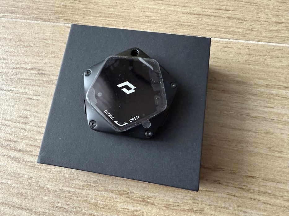 Brelok Pitaka PitaTag Multi-tool do Apple AirTag