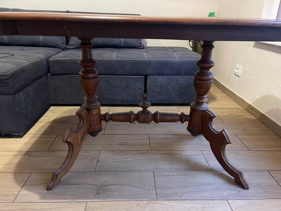 Антикварний стіл