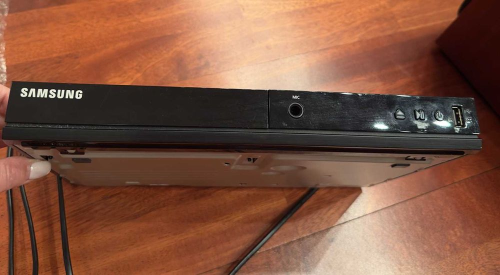 DVD-плеєр Samsung DVD-E390KP з караоке