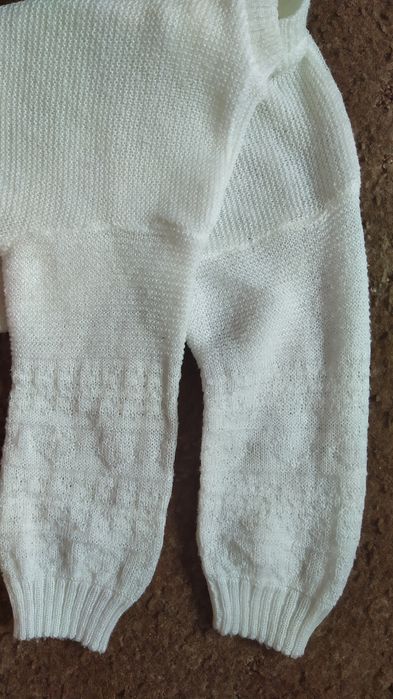 biały sweterek,sweter niemowlęcy,spodnie,czapeczka,rękawiczki,r.74-80