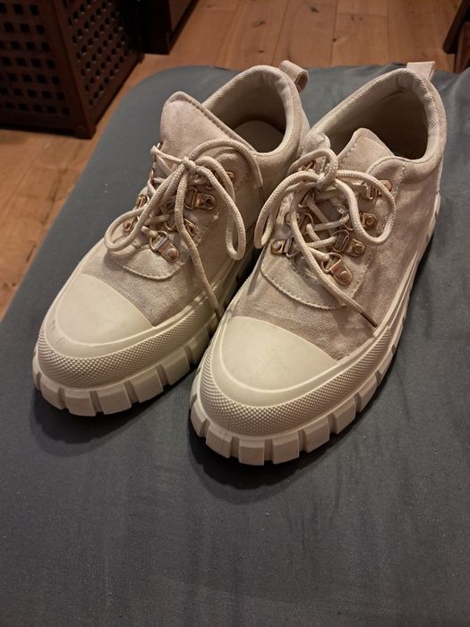 Buty na grubej podeszwie damskie