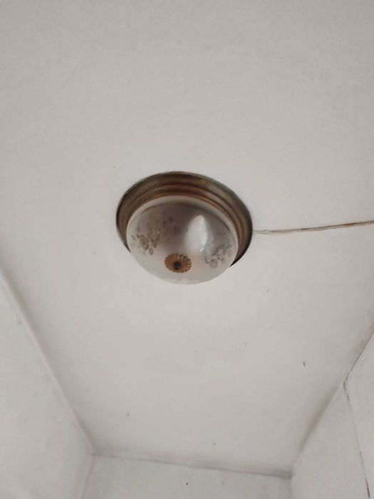Candeeiro de teto/parede com a base em latão. Novo.