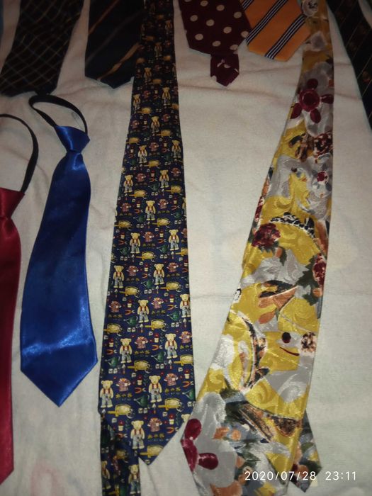 Gravatas para várias idades.