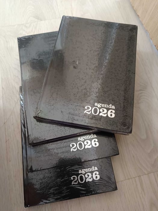 Vendo Agenda 2026 ...Lacrada  NOVA...