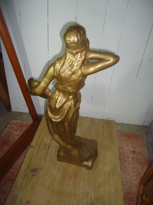 Boneca Dourada Antiga