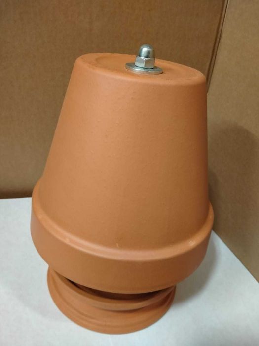 Kominek z doniczek ceramicznych