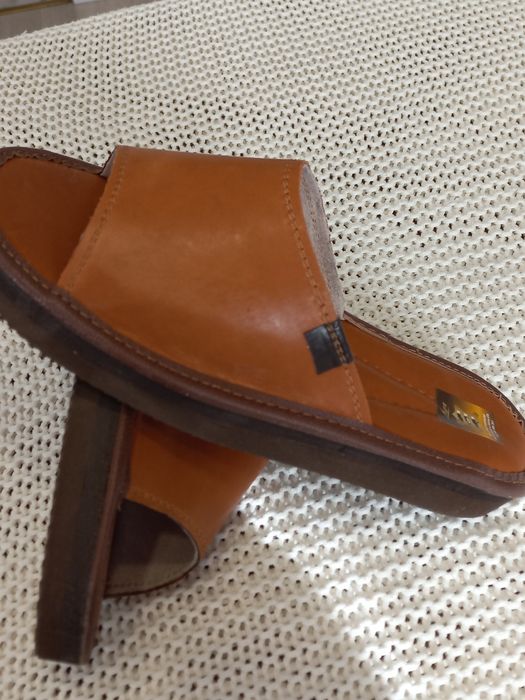 Skórzane pantofle damskie na platformie, rozmiar 40