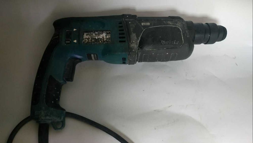 Перфоратор Makita HR2470