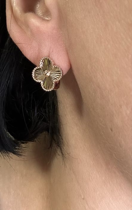 Сережки конюшина з лазерним гравіюв 0.9-1.4см (2.2-3.5г) золото 585 пр