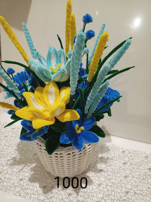 Штучні квіти для декору.