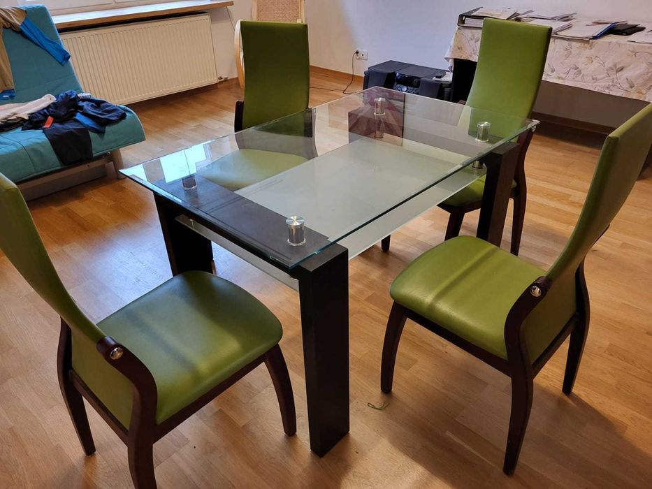 Stół i krzesła - zestaw do jadalni