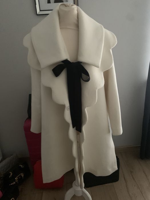 Plaszcz śmietankowy rozm 40 L Nowy