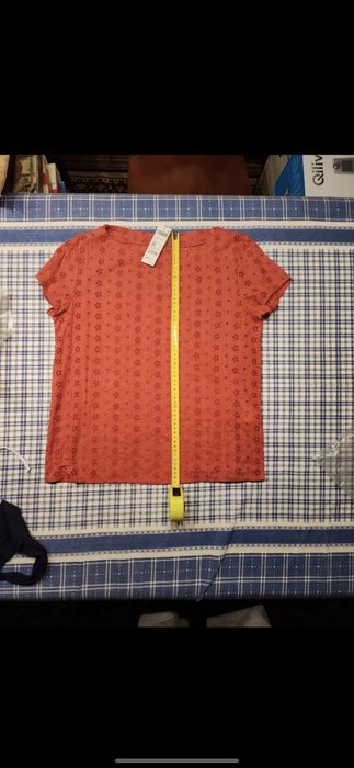 Blusa top rosa coral em bordado inglês da benetton