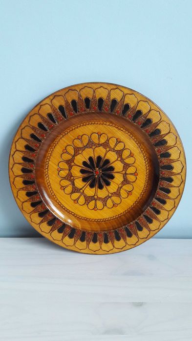 Drewniany talerz ozdobny fi 25,7 cm