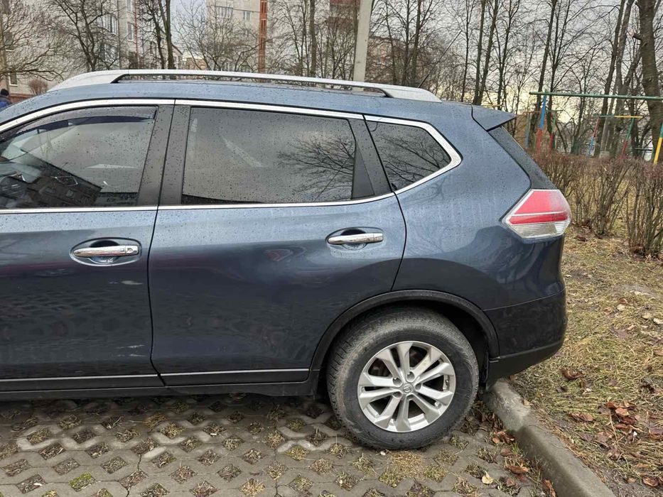 Nissan Rogue SV (7 місць)