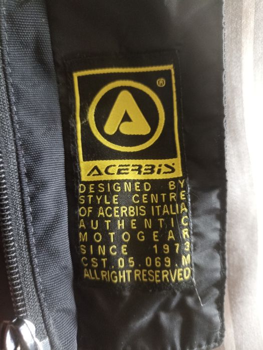 Jaqueta de moto da Acerbis Tytan.