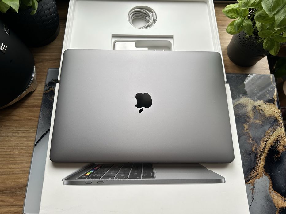 Macbook 13 Pro A1989/HDD500GB/intel Core i5/8GB*Komplet*Sklepowy Stan!