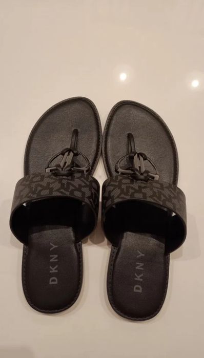 Летние тапочки DKNY