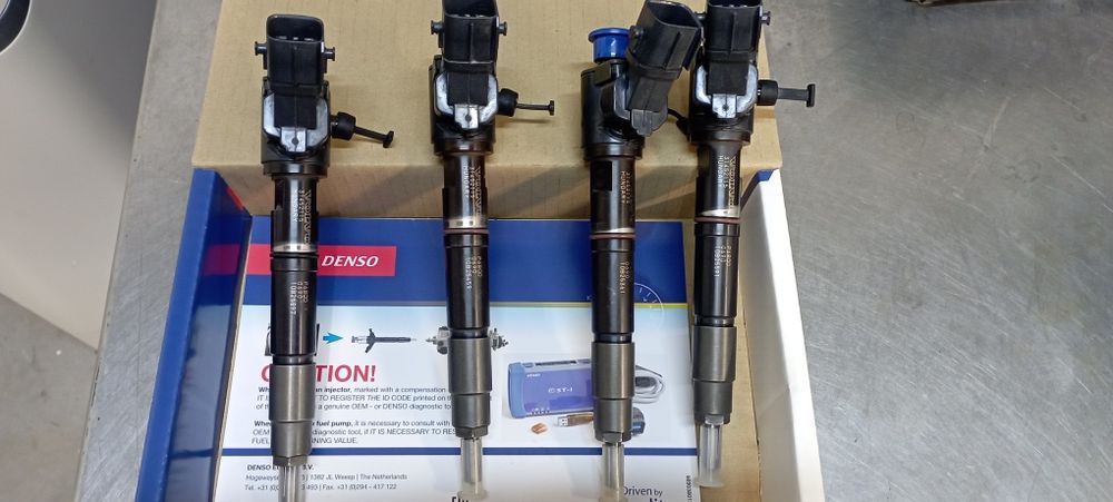 Wtryskiwacze wtryski VOLVO 2.0  OEM 31452115