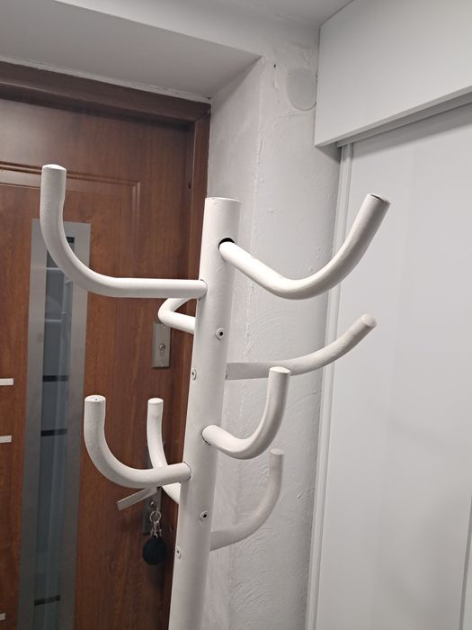 Wieszak stojący ikea biały malowany.