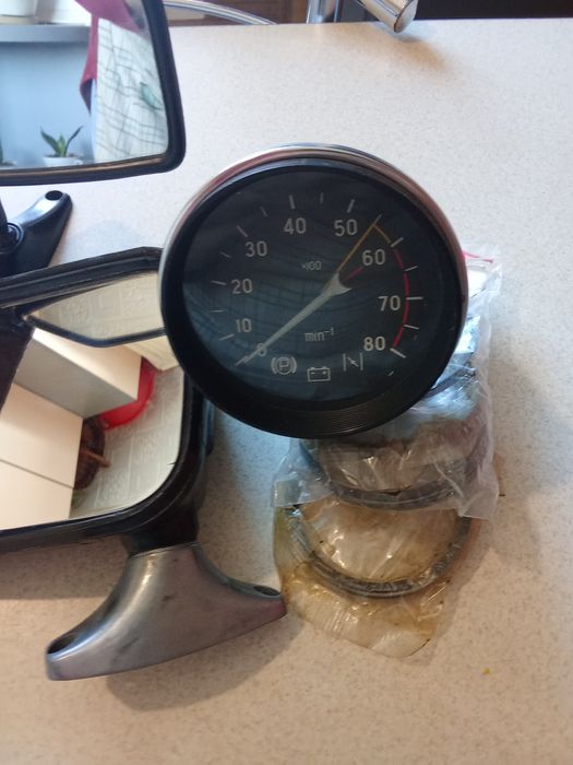 Поршні до ваз-2106,нові,рад.випуск  ціна 600гр за 4 штуки.