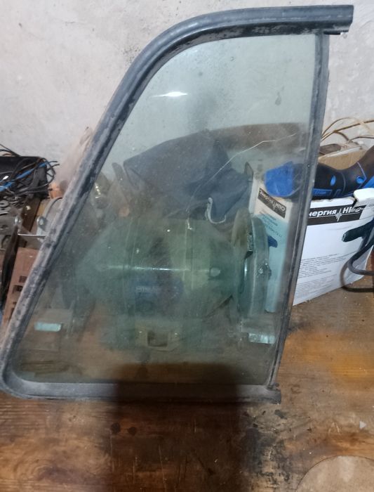 Volkswagen golf 2 форточка оригінал